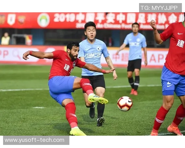 中超联赛精彩对决大连队迎战河南建业队争夺宝贵积分