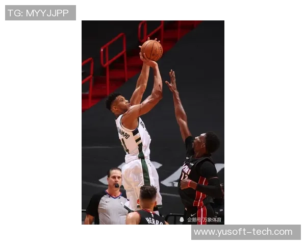麦迪在对阵雄鹿时惊险扣篮未果的精彩瞬间回顾